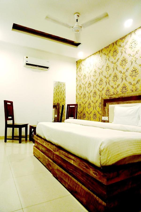 Hotel Almond Zirakpur Dış mekan fotoğraf