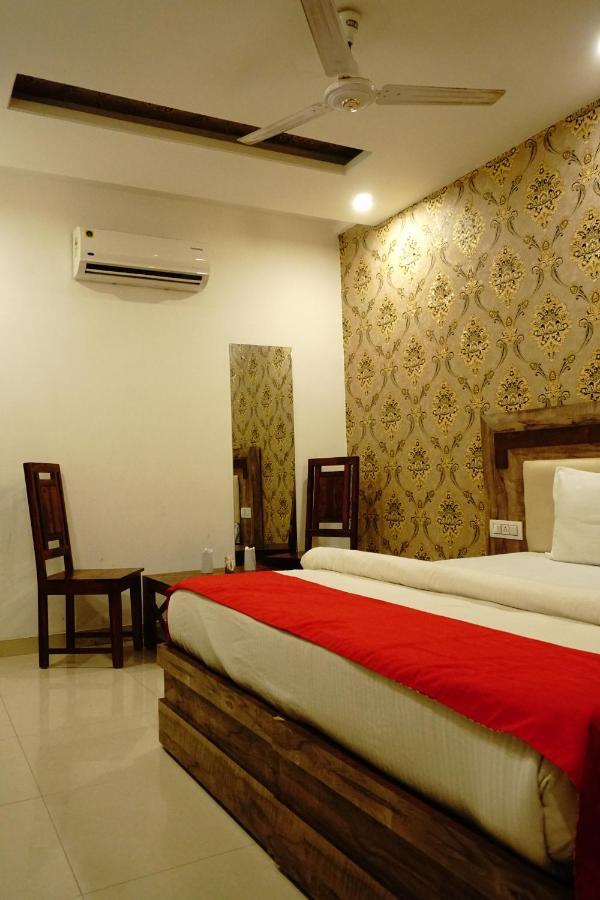 Hotel Almond Zirakpur Dış mekan fotoğraf